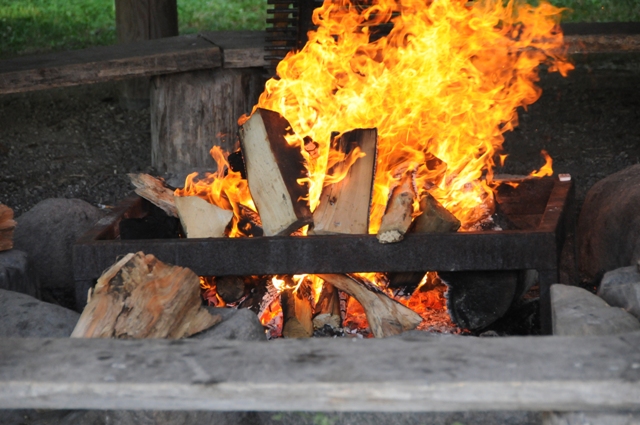 Bål med flammer